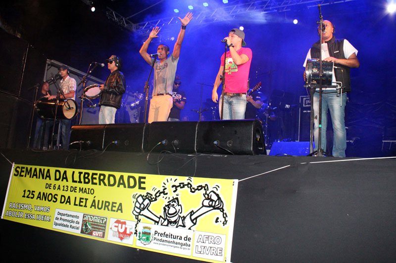 13.05.13 4 mil participam do show do Art Popular na Semana da Liberdade.2