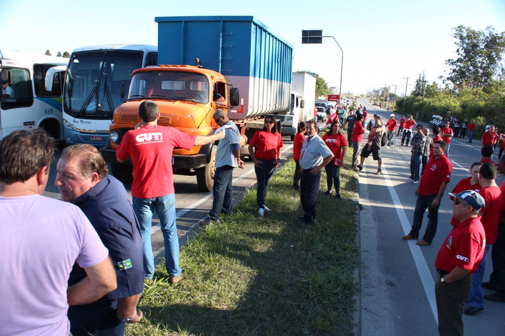 Paralisação no pedágio da SP-62 - Rodovia Vereador Abel Fabrício Dias