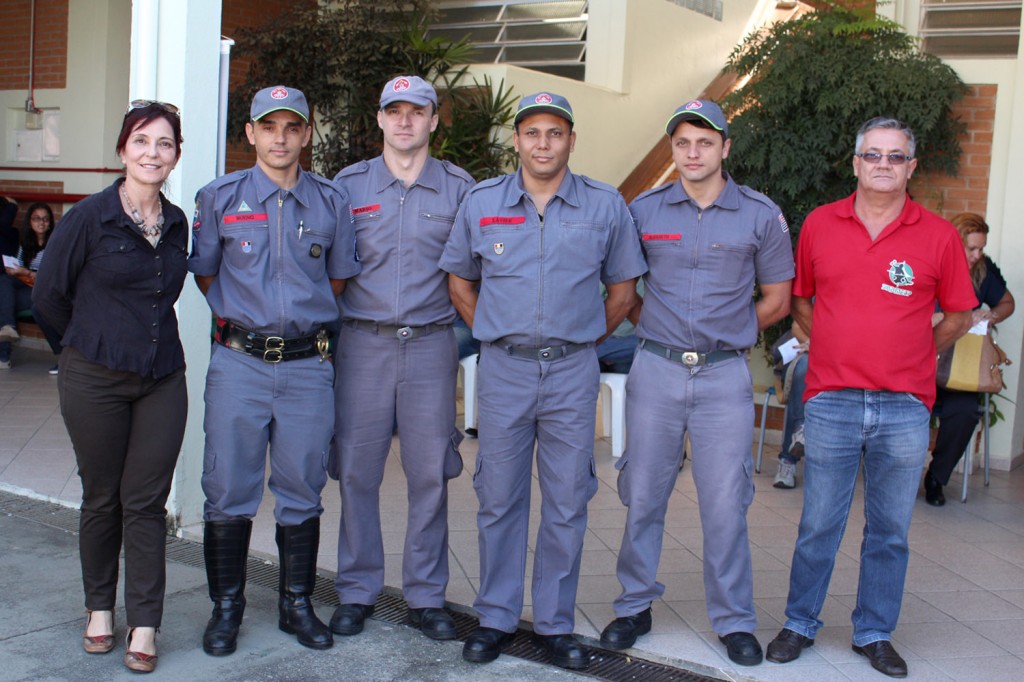 Sonia, assistente social do hemonúcleo de Taubaté, bombeiros de Pinda e o diretor Social do Sindicato dos Metalúrgicos, Serrinha