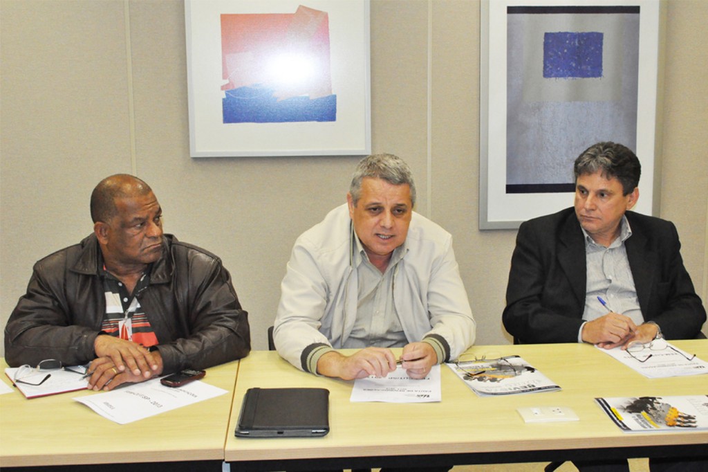 Zé Carlos, dirigente FEM, Biro Biro, presidente, e Dr. Oliveira em rodada do G2 na Abinee - FIESP / crédito: Mídia Consulte