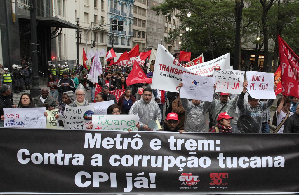 Passeata pelas Ruas do Centro de São Paulo/SP contra a corrupção no transporte público.Crédito Dino Santos