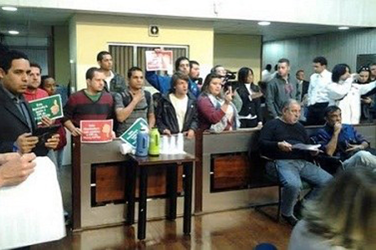 Juventude ocupa Assembleia por CPI da corrupção tucana no Metrô