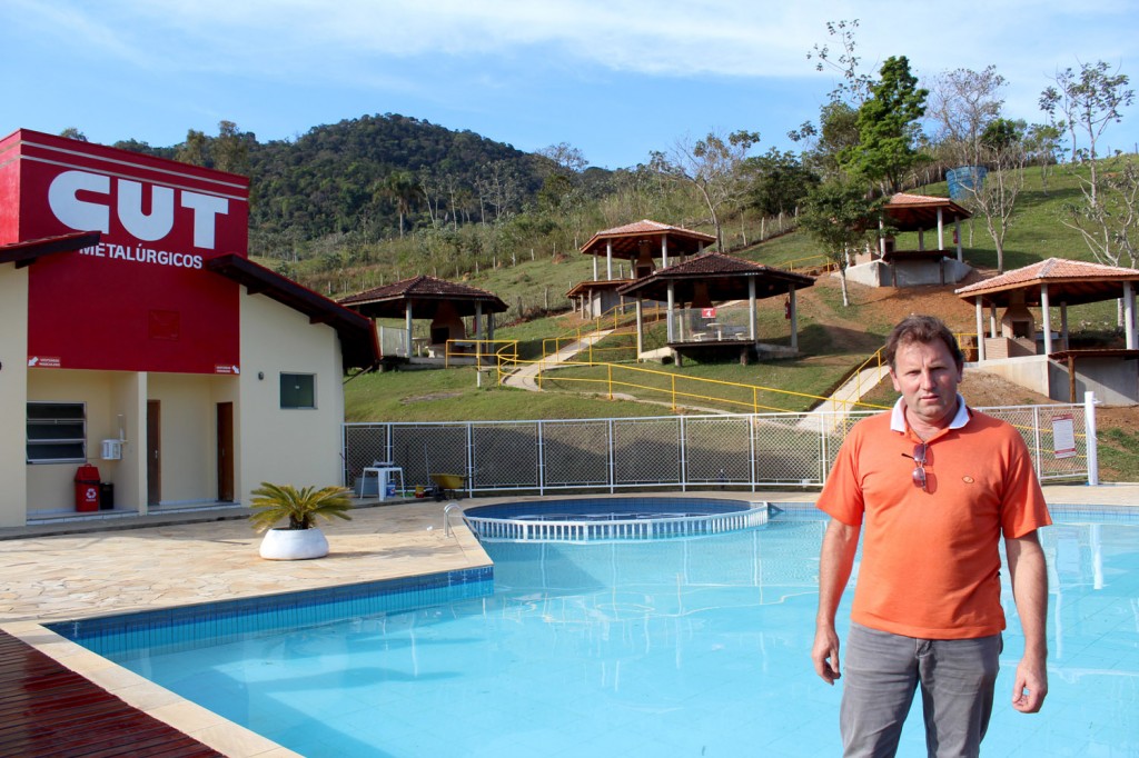 Vice-presidente Romeu Martins acompanhou as obras de perto; ao fundo, os quiosques construídos