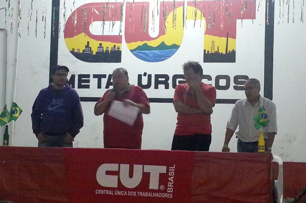 O dirigente sindical e membro da FEM-CUT/SP, Luciano da Silva - "Tremembé", presidente Renato "Mamão", vice-presidente Romeu Martins (representando o secretário geral, Herivelto Moraes - “Vela”, que não pode estar presente), e o coordenador do Comitê Sindical dos Aposentados, Sérgio da Silva – “Serginho”