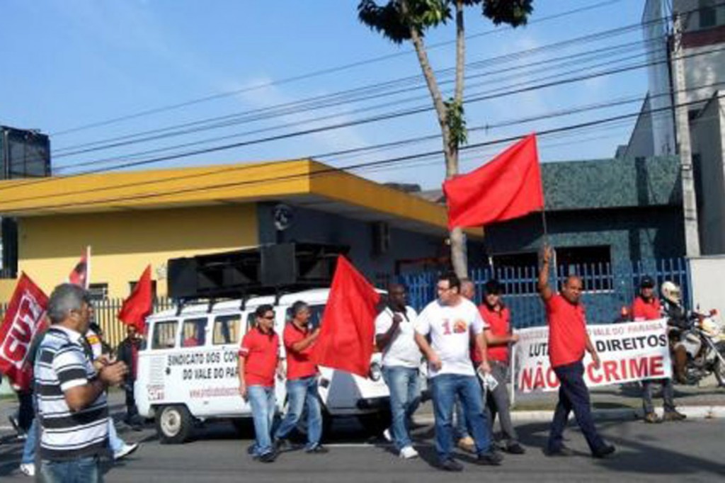 Protesto da CUT contra prisão de dirigente do Sindicato dos Condutores (Crédito CUT Vale do Paraíba)