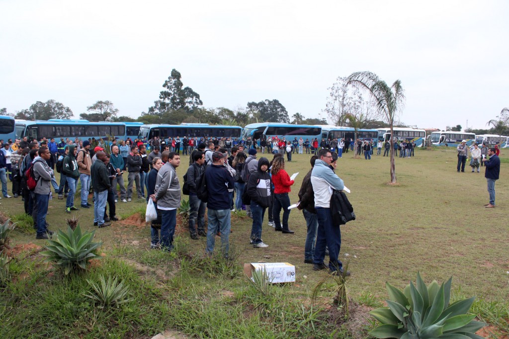 Trabalhadores do ADM aderiram ao movimento e fizeram seu primeiro atraso de turno para cobrar mais transparência da direção da empresa