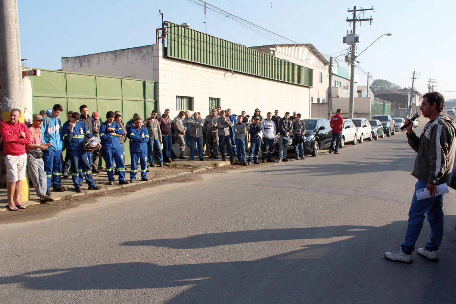 Trabalhadores aprovam comunicado de greve na Tecn-Serv