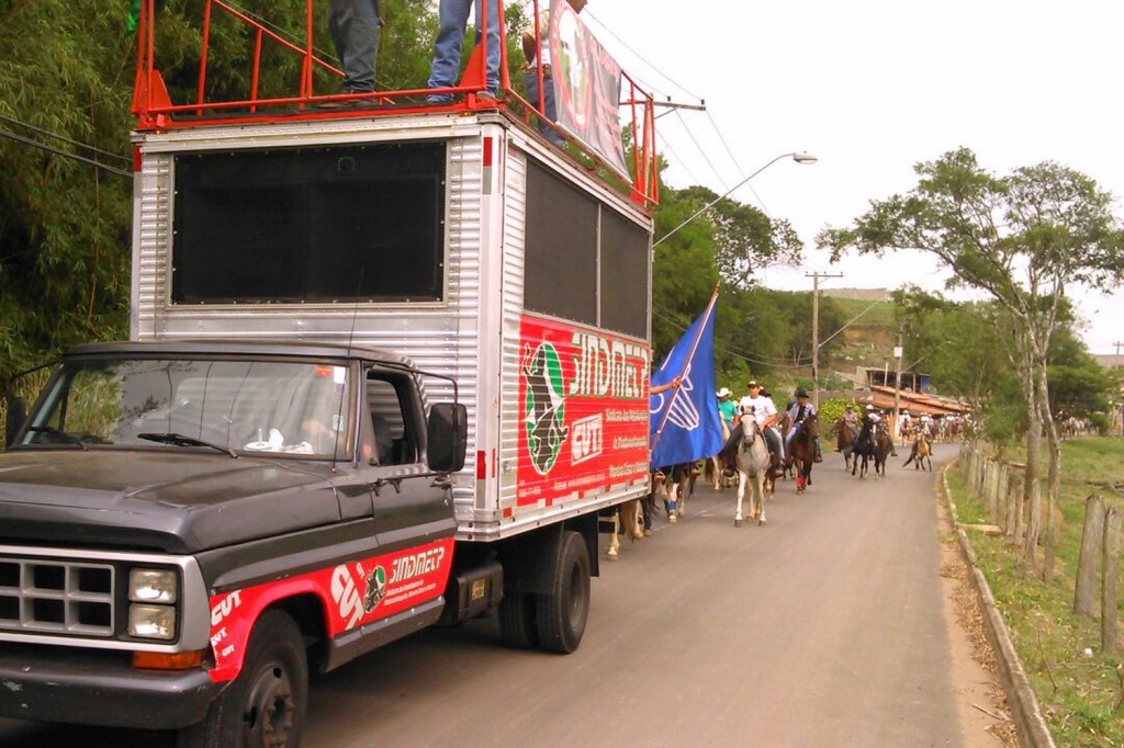 Caminhão de som do sindicato puxou a cavalgada ao som de músicas religiosas sertanejas (Crédito Divulgação)