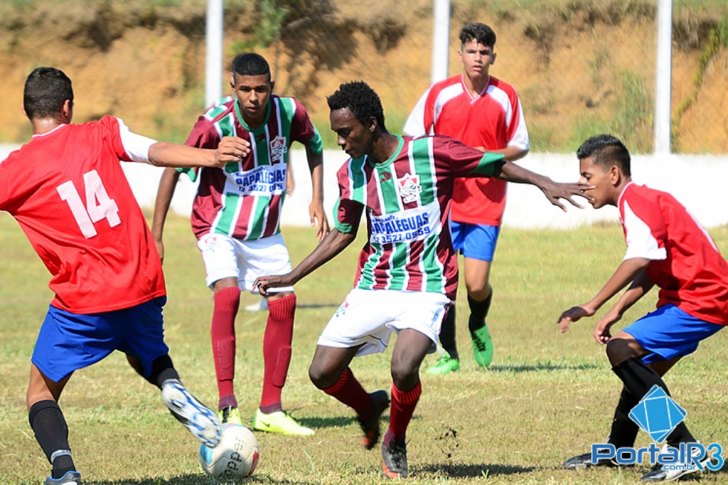 O Fluminense, de verde e branco, venceu o Ouro Verde por 5 a 1 (Foto Luis Claudio Antunes/Portal R3)