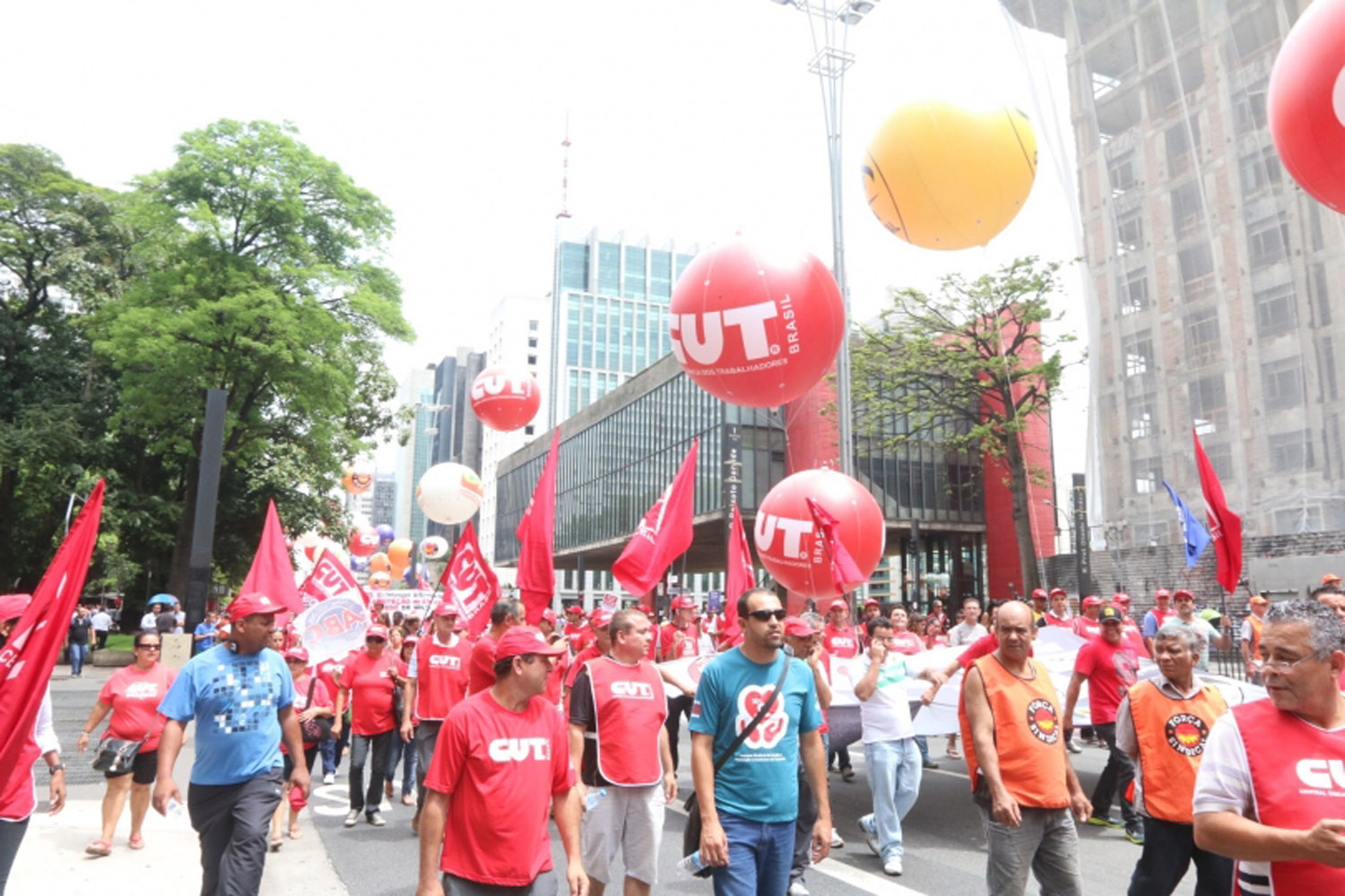 Ato da CUT e centrais reúne mais de 5 mil trabalhadores em defesa dos direitos