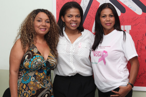 Ao centro, Andréa Ferreira junto às diretoras do Departamento da Mulher, Maria Madalena e Maria Auxiliadora, em um dos encontros de mulheres realizados na sede do sindicato
