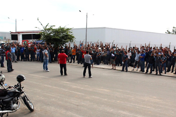 Trabalhadores da Confab Tubos renovam acordo da jornada com meia hora de refeição