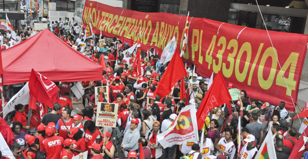 Manifestação contra o PL 4330 na avenida Paulista (Foto: Vanessa Barboza - Mídia Consulte)