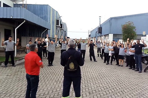 Assembleia que aprovou proposta da campanha salarial