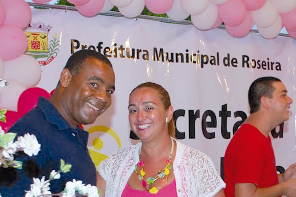 Valdir Augusto e Rosana, da Secretaria de Cultura de Roseira; o prefeito municipal Jonas Polydoro também esteve presente / Crédito Assessoria Prefeitura