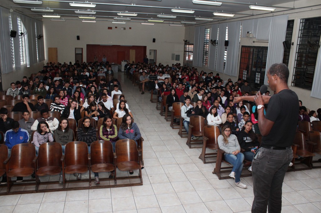 Palestra aos alunos da ETEC João Gomes de Araújo dá início às atividades da “Semana da Liberdade”