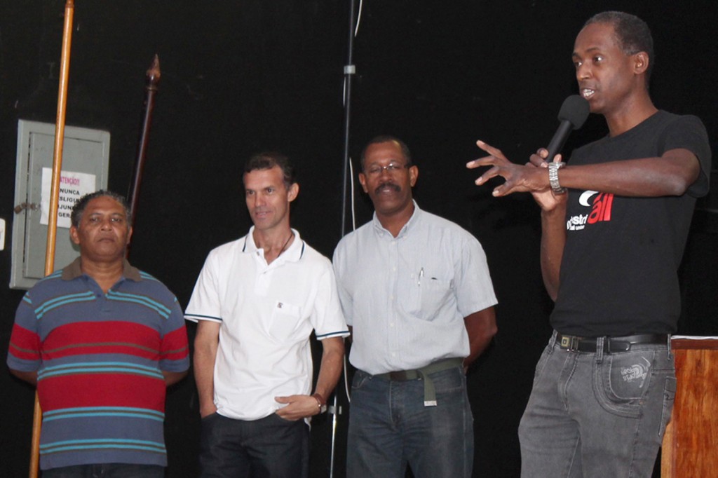 O secretário de comunicação, Benedito Irineu, junto aos membros do Departamento de Promoção da Igualdade Racial do sindicato: Bosco, Palazzi e José Carlos
