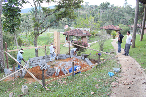Construção de mais cinco quiosques no Clube de Campo já foi iniciada 