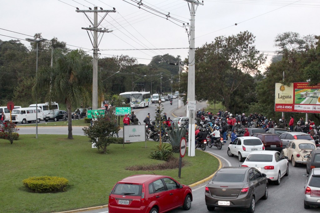 Protesto na rotatória no Parque da Cidade, no bairro Santa Cecília