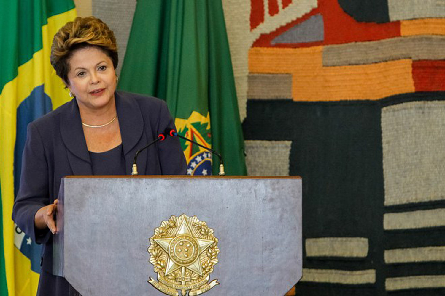 Dilma: ‘Não concordamos com processos que reduzem direitos dos trabalhadores’