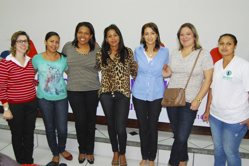 Mulheres do Sindicato dos Metalúrgicos de Pinda junto a dirigentes que promoveram o evento