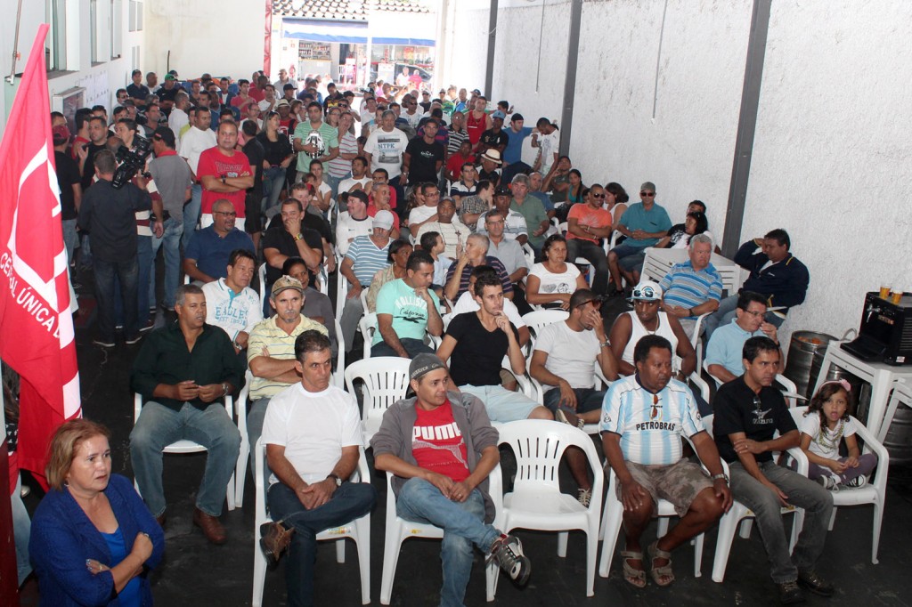 Cerca de 300 pessoas passaram pela sede do sindicato para acompanhar os sorteios pelo Dia do Trabalhador