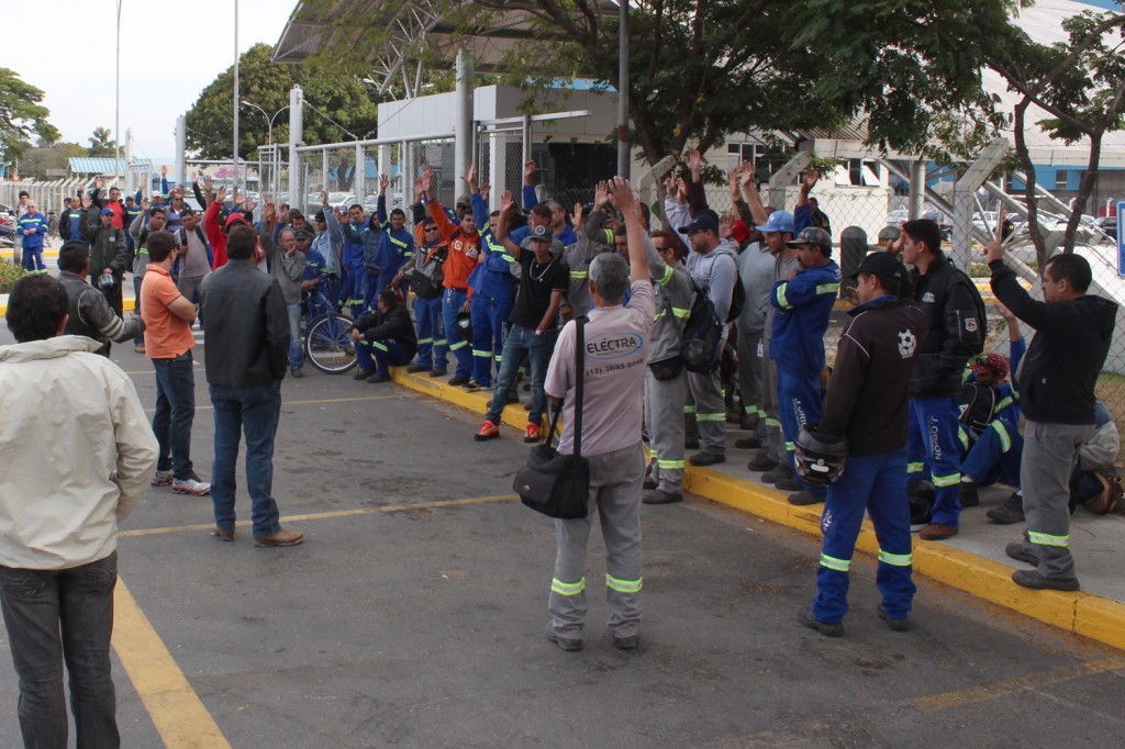 Trabalhadores aprovam em assembleia proposta conquistada com a greve iniciada no dia 3