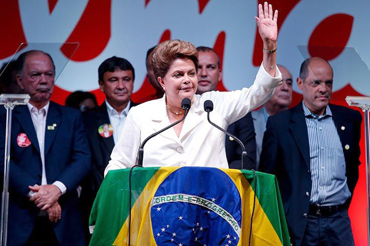 Em discurso da vitória, Dilma prega diálogo e reforma política com participação popular