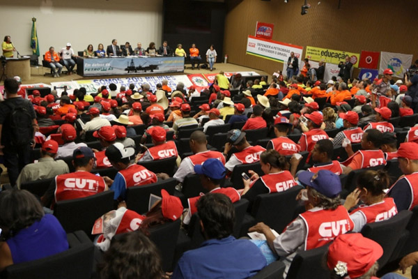 Auditório lotado deu recado: Petrobras é nossa e ninguém leva (Foto Augusto Coelho)