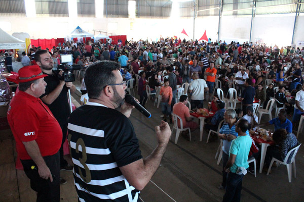 Todas as fotos do 1º de Maio já estão no facebook