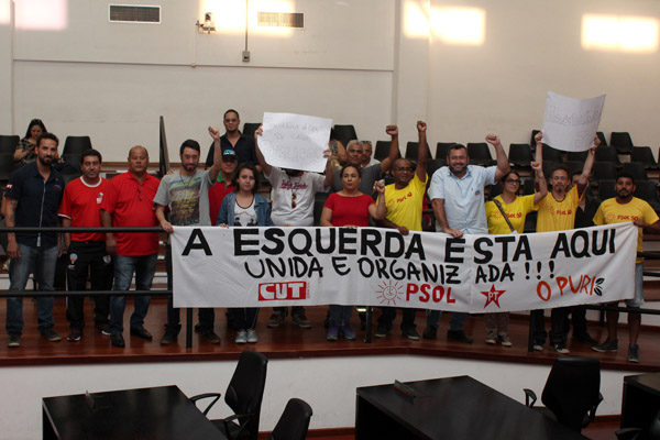 Grupo protestou contra criação de cargos e contra a PEC 55, a PEC da Morte