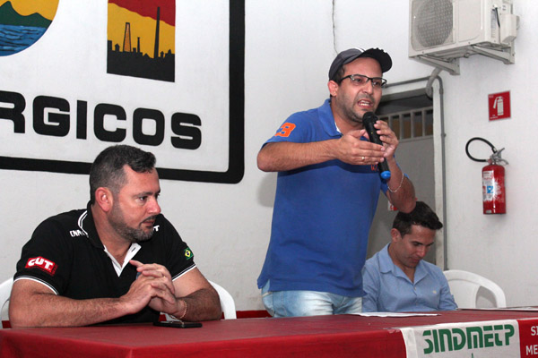 O presidente Herivelto Vela, Luciano - Tremembé e Sérgio da Silva, secretário de Finanças