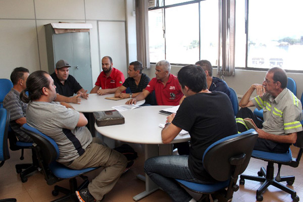 Sindicato dos Metalúrgicos discute reversão de benefícios com gerência do INSS