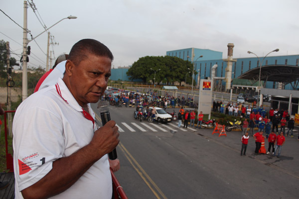O dirigente do Sindicato dos Condutores do Vale do Paraíba, José Roberto Gomes , que apoiou a greve assim como o Sindicato dos Metalúrgicos de Taubaté; adesão dos terceiros foi fundamental para a greve