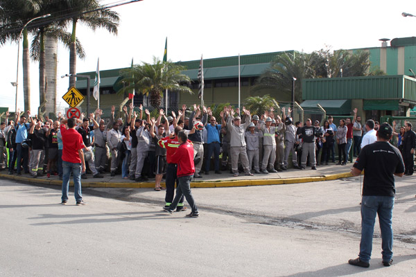 Trabalhadores da Latasa ameaçam greve pela campanha salarial
