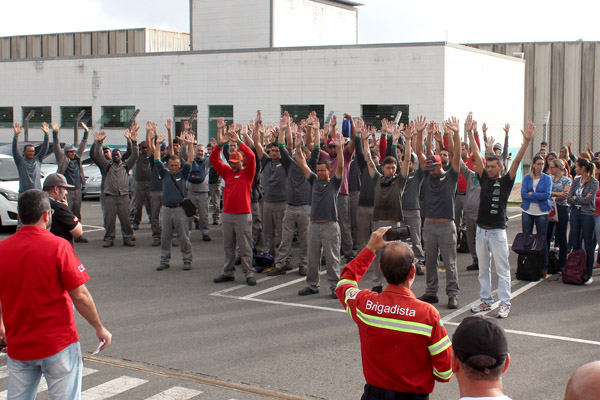 Maioria decidiu em assembleia pela greve