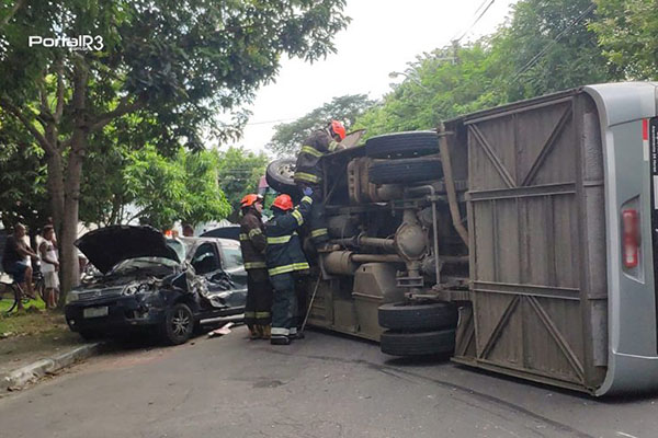 Cinto de segurança salva metalúrgicos em ônibus que tombou em Pinda