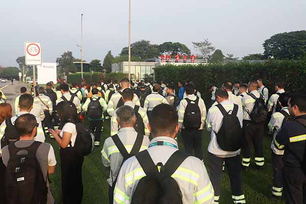 Trabalhadores da Confab fazem paralisação por problemas no convênio e PLR