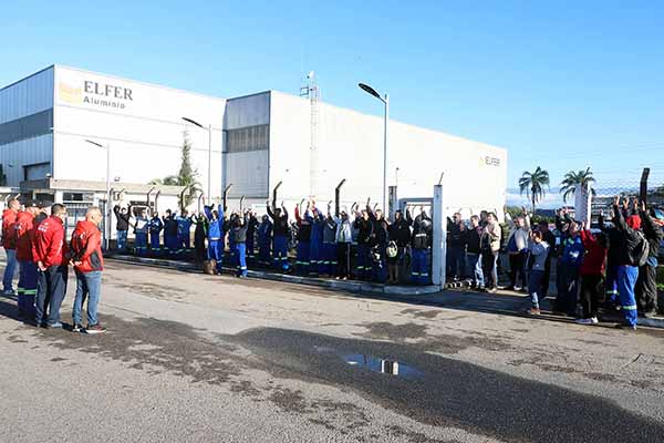 Trabalhadores da Elfer aprovam reajuste com aumento real de salário
