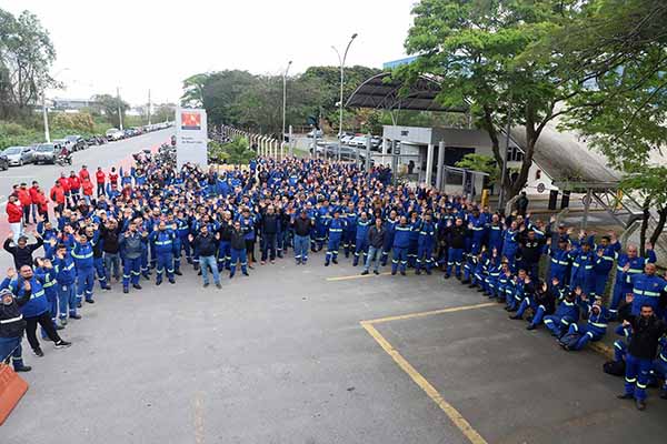 Trabalhadores da Novelis conquistam aumento de 33% no vale-alimentação